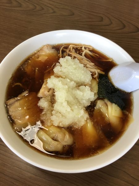「ワンタンチャーシュー麺＋薬味多め」@寿ラーメンの写真