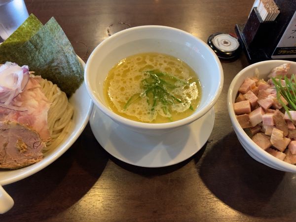 「特濃つけ麺+チャーシュー丼」@麺場ニ寅 川越店の写真