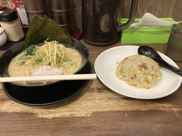 「ネギチャーシュー麺+チャーハン」@横浜家系ラーメン 道三家 大垣店の写真