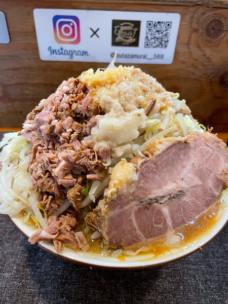「豚ざむらい　大盛り　ほぐしチャーシュー」@替玉無双 豚ざむらいの写真