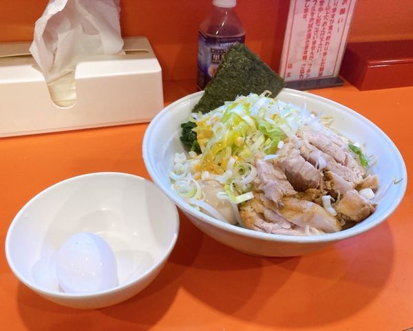 「油そば(醤油)ﾔｻｲﾆﾝﾆｸﾈｷﾞﾗｰﾕ＋のり＋レン草＋味玉」@ちばからの写真