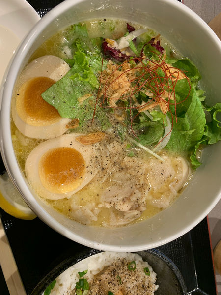 「鶏白湯塩らーめん＋まかない飯」@鶏白湯らーめん 自由が丘蔭山 有明ガーデン店の写真