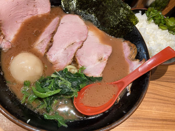 「チャーシューメン 大盛」@横浜家系らーめん 輝道家の写真