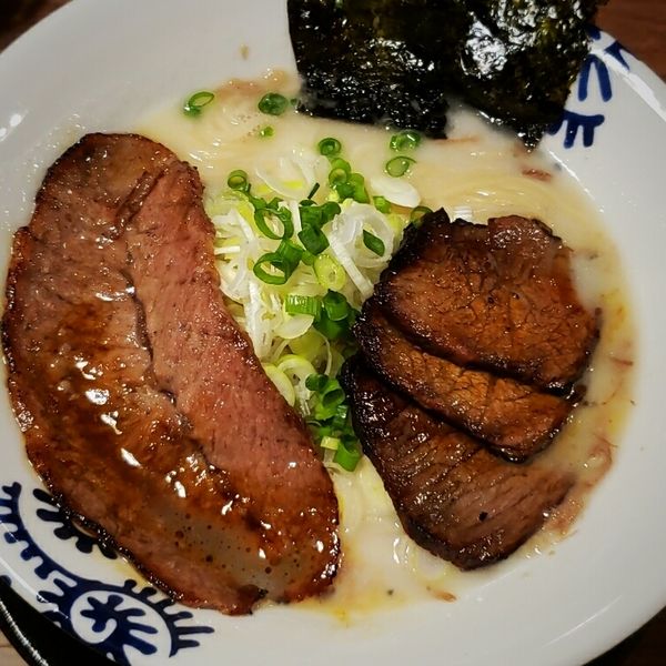 「塩牛骨中華そば ¥1000 + 上ミスジ肉 ¥250」@竈 kamadoの写真