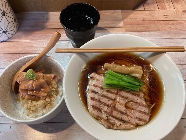 「世田谷中華そば(600円) 焼豚丼(350円)」@世田谷中華そば 祖師谷七丁目食堂の写真
