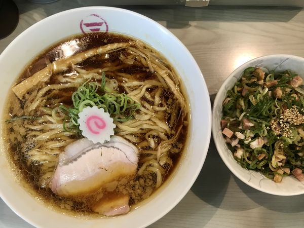 「中華そば 大￥690」@横浜中華そば 維新商店の写真