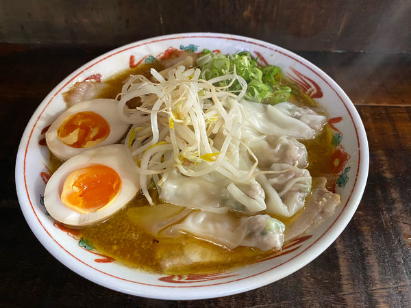 「チャーシューワンタンメン中、煮卵」@二朗麺の写真