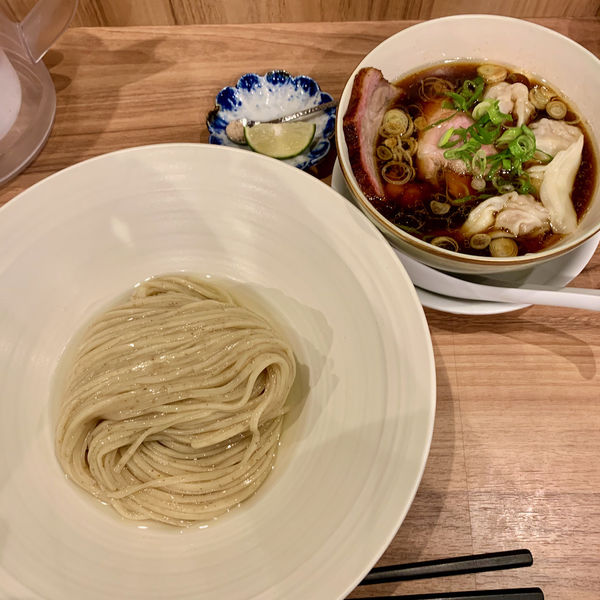 醤油つけ麺＋チャーシュー＋ワンタン＋昆布水