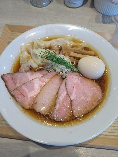 「特製中華蕎麦（大盛り）+ワンタン」@宍道湖しじみ中華蕎麦 琥珀 東京本店の写真