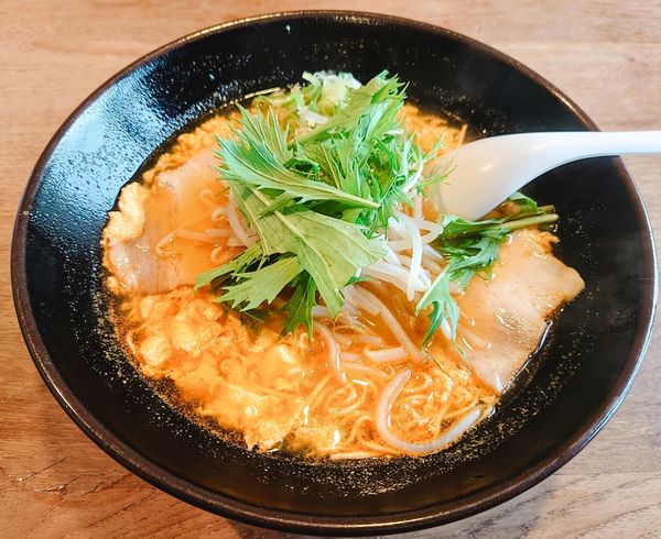 「玉子赤らーめん」@LOVE&SALT らーめん味やの写真