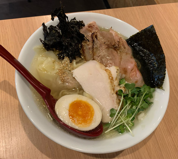 「特製塩+餃子2ヶ ￥490(ラーメンWalker半額クーポン)+」@中華そば JUN-CHANの写真