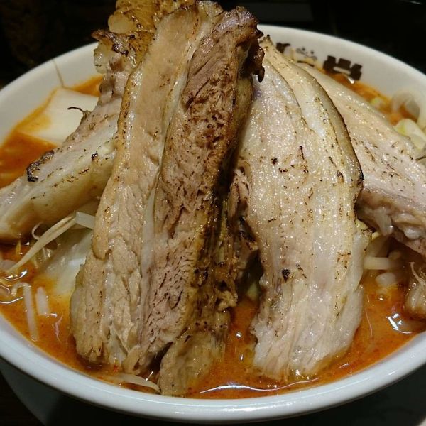 「大人の炙り焼豚そば」@本気の焼豚 プルプル食堂の写真