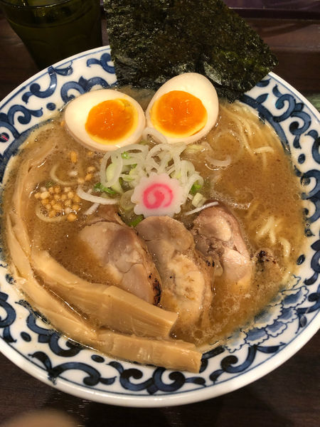 「濃厚全部入りらー麺」@東京駅 斑鳩の写真