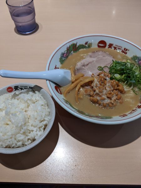 「サービス定食・麺並（こってり）＋納豆」@天下一品 立川店の写真