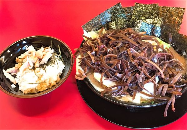 「ラーメン全部普通+きくらげキャベツのり+半ライス」@柏 王道家の写真