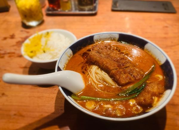 「ぱいこうだんだんめん（大辛・麺固￥1000）」@支那麺 はしご 銀座本店の写真