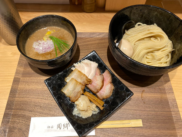 「煮卵つけ麺　焼豚追加」@麺屋 周郷 新橋店の写真