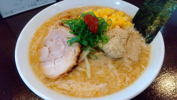 「白みそラーメン900円＋大盛り100円」@諭吉製麺所の写真
