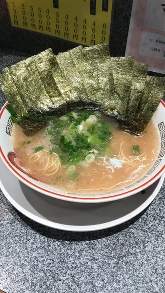 「とんこつラーメン＋海苔」@カウンターアタックの写真