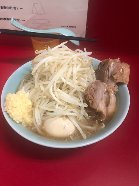 「ラーメン野菜ニンニク＋煮卵」@ラーメン二郎 新宿歌舞伎町店の写真