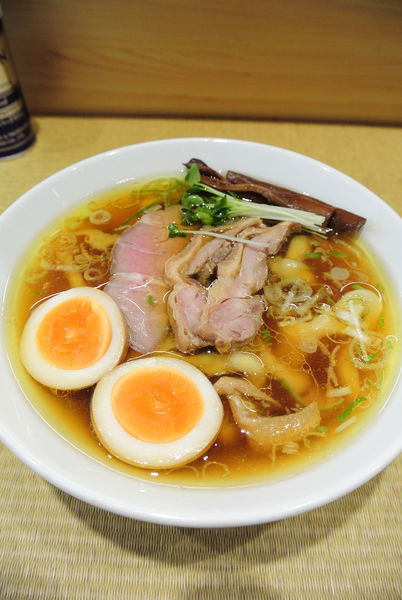 「親鶏中華そは820円極太親皮50円クーポン卵」@手打 親鶏中華そば 綾川の写真