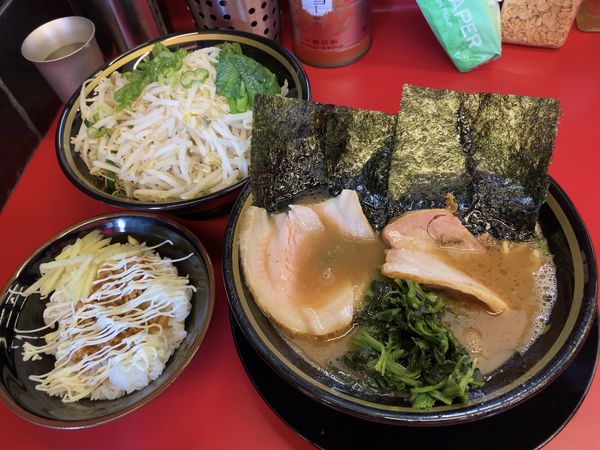 「ラーメン＋バラ1枚＋ニラもやし＋半ライス」@柏 王道家の写真