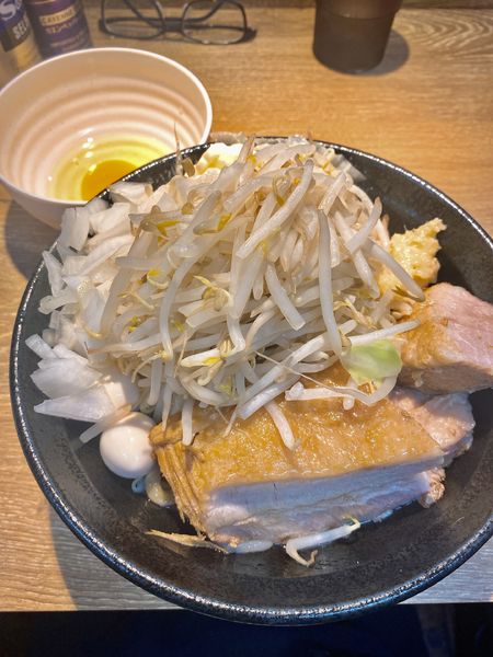 「【限定】季節外れのシークァーサー 汁なし」@麺屋 浜一の写真