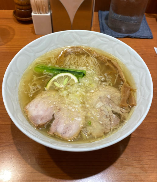 「期間限定・塩らぁ麺 ぶしゅかん入り¥1000」@支那そばや 東京ラーメンストリート店の写真