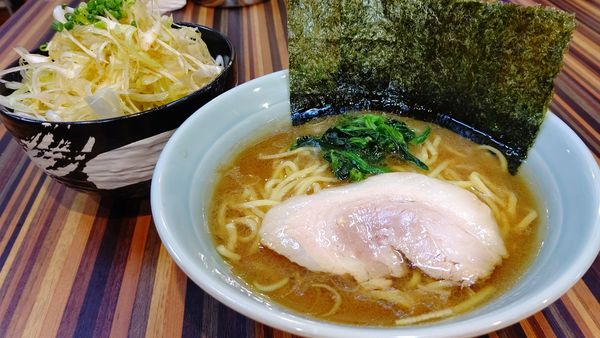 「ラーメン(並）７００円ネギ丼２５０円」@横浜家系らーめん 武源家 前沢店の写真
