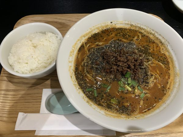 「黒胡麻坦々麺820+ご飯100=920円+excise」@胡同DELIの写真