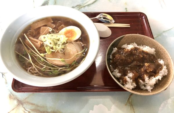 「醤油ﾗｰﾒﾝ(ﾐﾆｶﾚｰｻｰﾋﾞｽ・500￥)」@居酒屋 よし田の写真