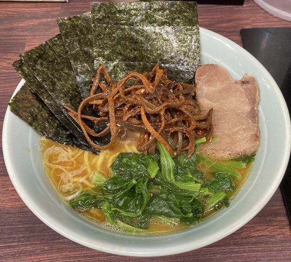 「ラーメン＋辛きくらげ」@横浜家系ラーメン 家家家 飯田橋店の写真