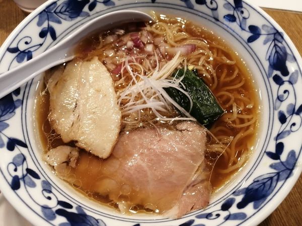「醤油らぁ麺(850円)」@魚炉魚炉 総本店の写真