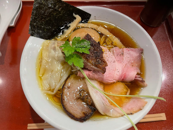 「比内地鶏とホロホロ鶏の特製蔵出し醤油」@麦と麺助 新梅田中津店の写真