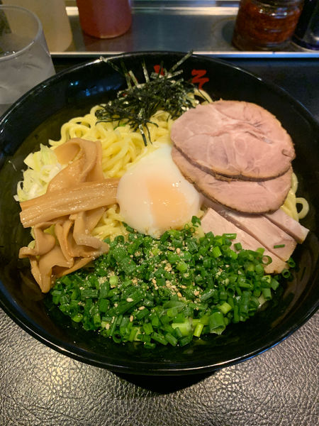 「油そばW盛 SPトッピングB」@東京油組総本店 大宮組の写真