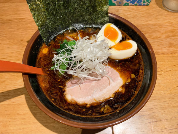「旨辛黒マー油ラーメン (醤油)」@横浜家系ラーメン 大館家の写真