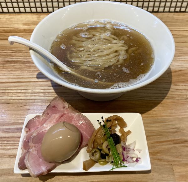 「限定・オリーブイリコそば＋味玉」@らーめん 改の写真