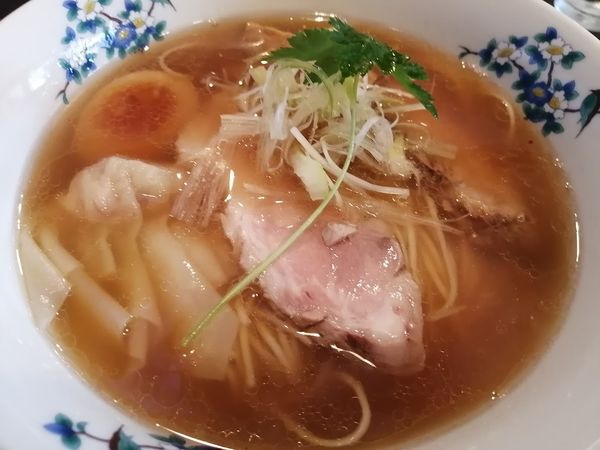「中華蕎麦(800円)＋無料半玉」@豚骨清湯・自家製麺 かつらの写真