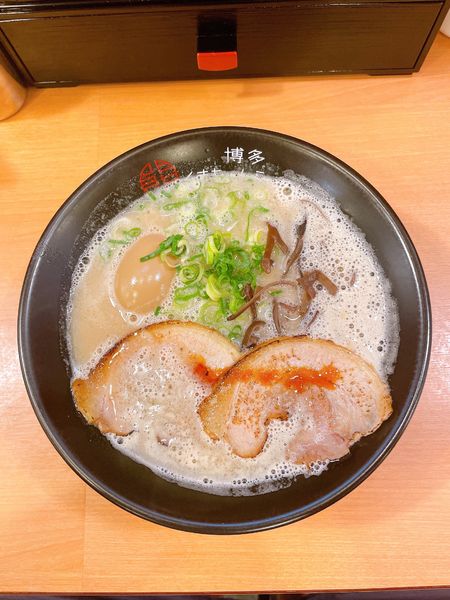 「クリーミー味玉ラーメン」@博多くまちゃんらぁめんの写真