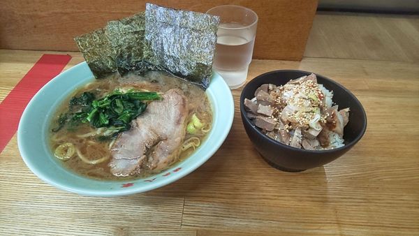 「ラーメン、半まかない飯」@八家本陣の写真