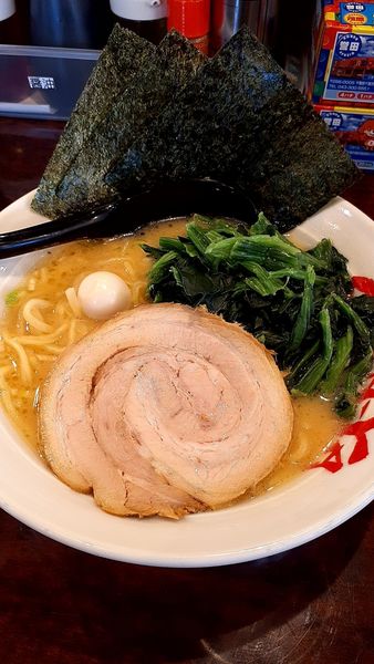 「醤油ラーメン➕ほうれん草」@横濱家系ラーメン 吟家 東金店の写真