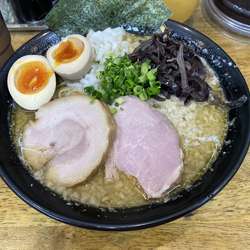 背脂煮干し味玉ラーメン　大盛