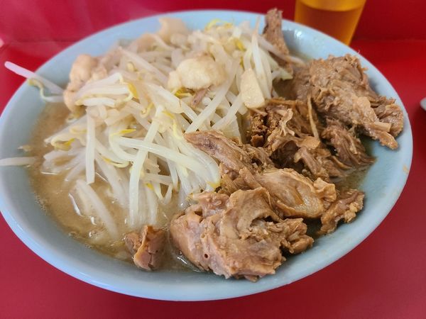 「豚入りラーメン」@ラーメン二郎 新宿歌舞伎町店の写真