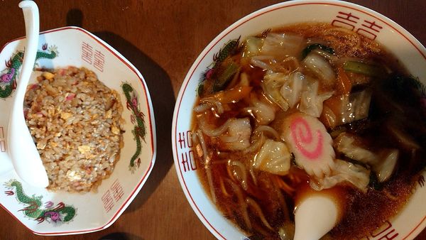 「関所ラーメン＋チャーハン(700円＋550円税込)」@関所食堂の写真