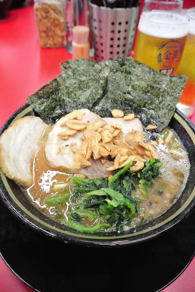 「ラーメン硬め薄め、バラ2枚、🍺3杯」@IEKEI_TOKYO 王道家直系の写真