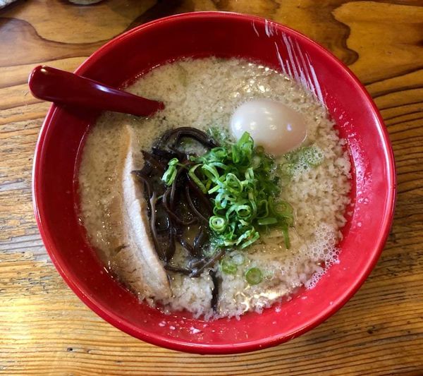 「背脂とんこつ玉子付き」@博多流 斗樹 八丁堀店の写真