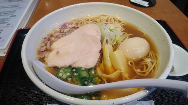 「醤油らぁ麺¥850+味玉サービス」@らぁ麺 貝屋の台所の写真