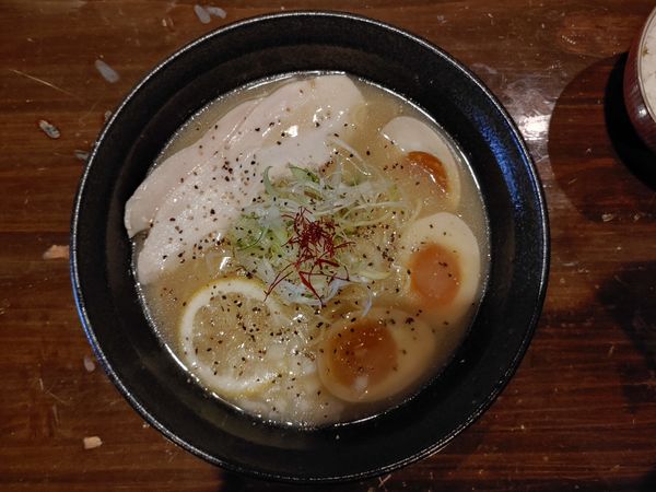 「極濃厚鶏白湯ラーメン　煮卵」@VORACE早川の写真