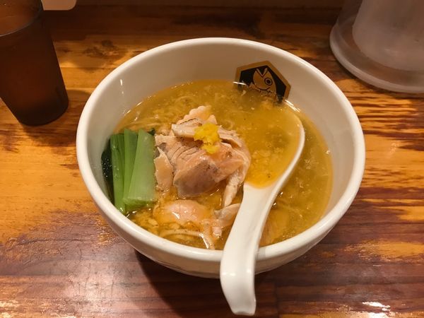 「サーモンラーメン」@真鯛らーめん 麺魚の写真