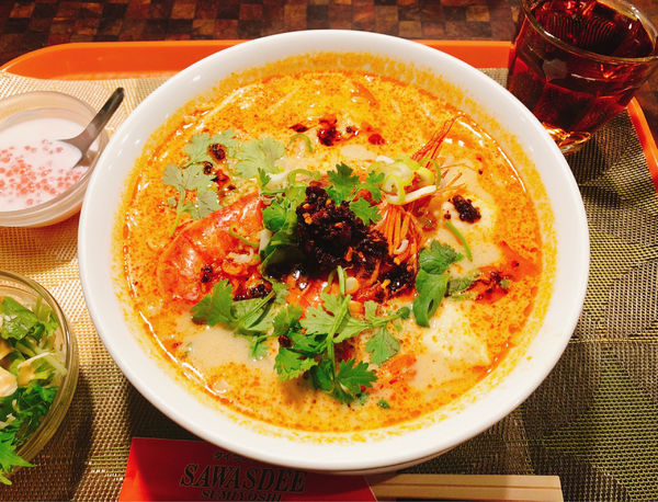 「トムヤムラーメン」@サワデーすみ芳 栄店の写真